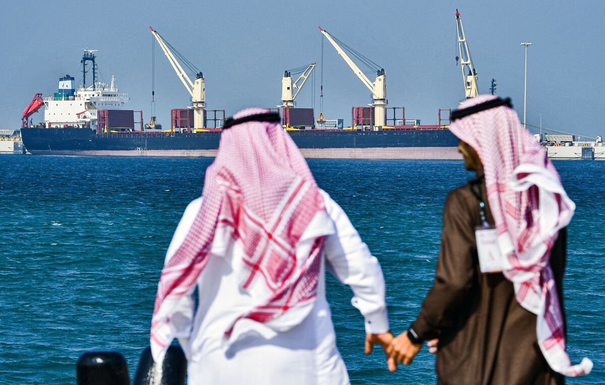 Saudi Crude Shipments Soar as OPEC+ Leader Chases Market Share