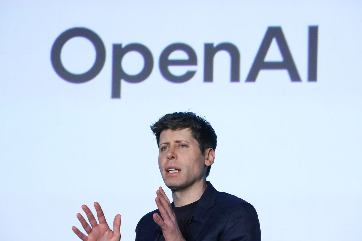 Altman Says Meta Offered OpenAI Staffers $100 Million Bonuses