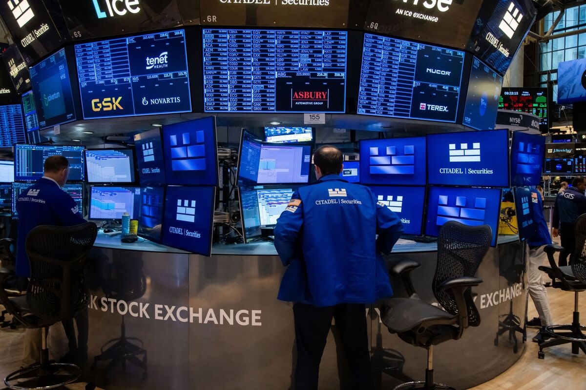 Risk-Obsessed Wall Street Traders Tune Out Macro Angst