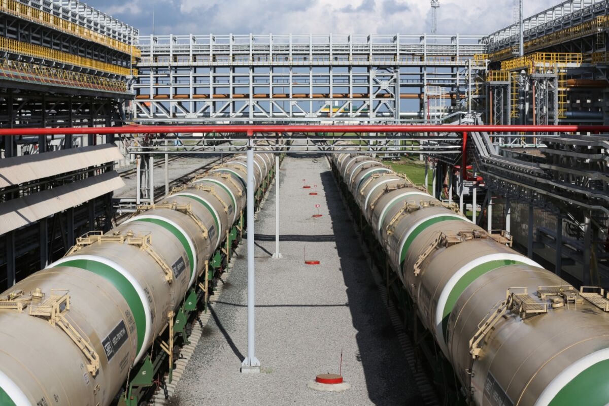 EU's Proposal for Tougher Russian Fuel Ban Has Bite for Traders
