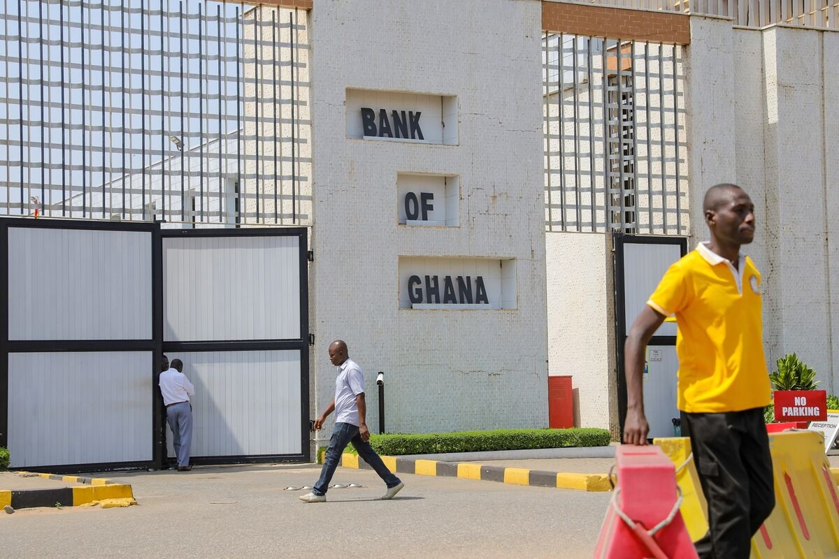 Ghana Delays Rate Announcement After Calling Emergency Meeting