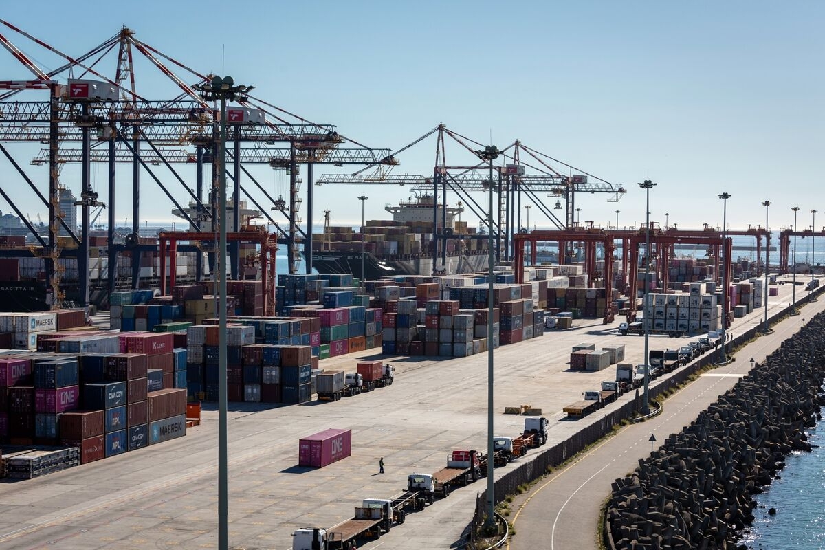 Top South African Transport Firm, Union in Talks to Avoid Strike