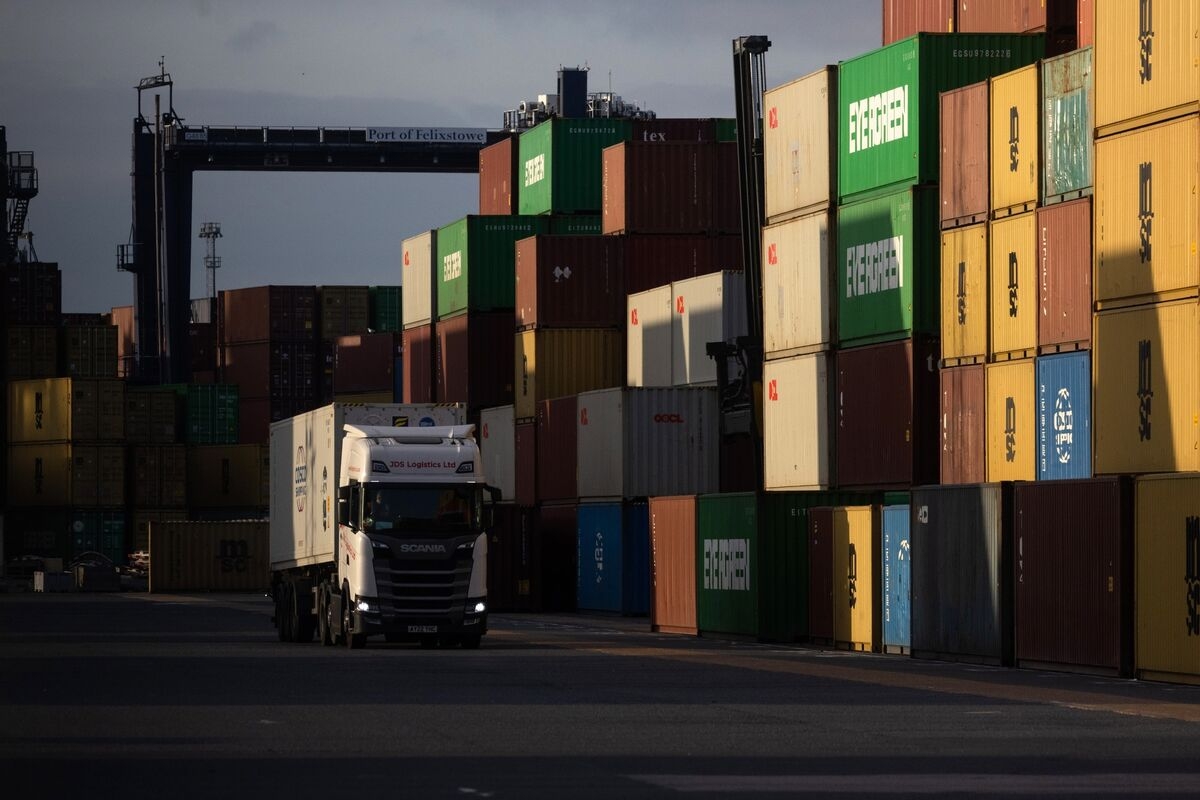 Grim Outlooks Take Centerstage as Tariffs Loom: Earnings Watch