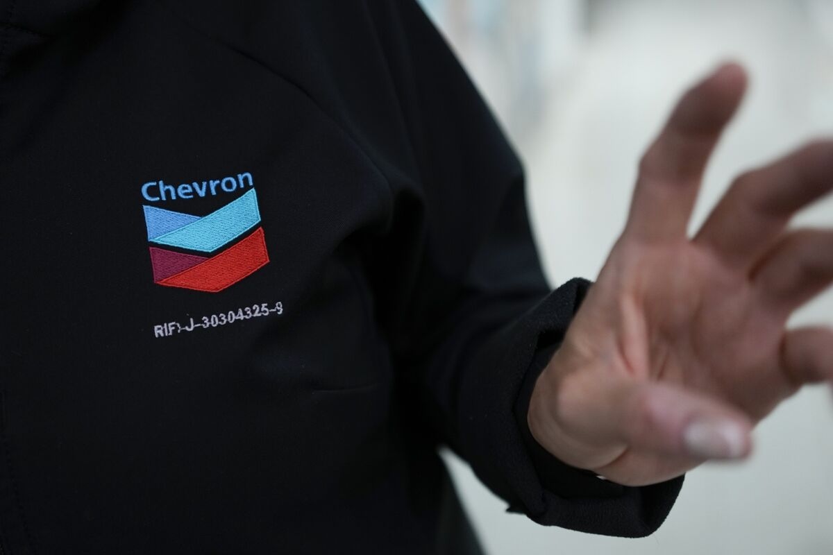 US Allows Chevron to Restart Pumping Oil in Venezuela