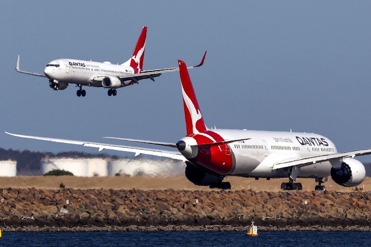 Qantas Jet Takes 15-Hour Flight to Nowhere Due to Mideast Crisis