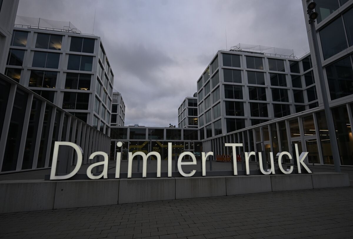 Daimler Truck Cuts Guidance, Citing North America Uncertainty