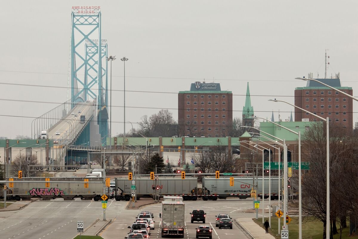 CN Railway Defies Tariff Gloom, Keeps 2025 Growth Outlook