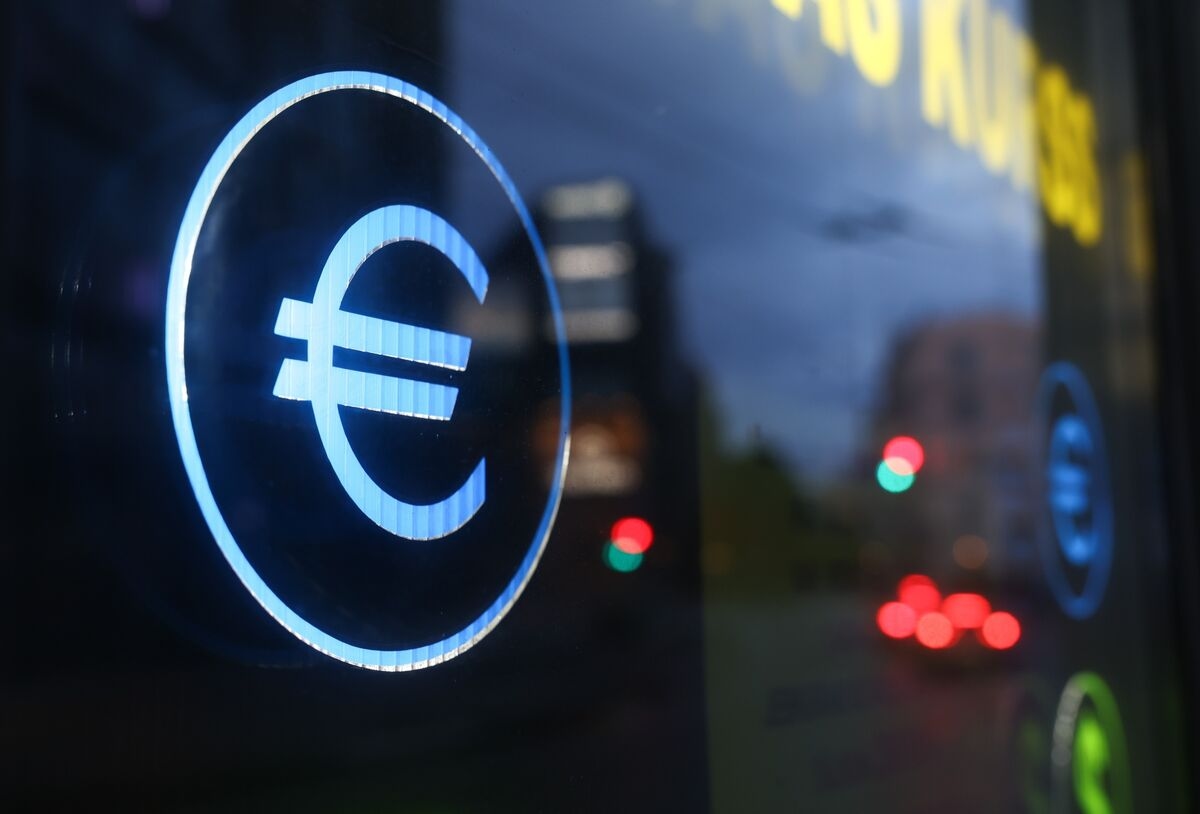 Dollar Rethink Is Pushing Emerging World to Sell More Euro Debt