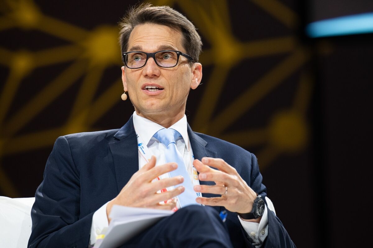 Swiss Inflation Risks Falling Below Zero in Individual Months This Year, Schlegel Says