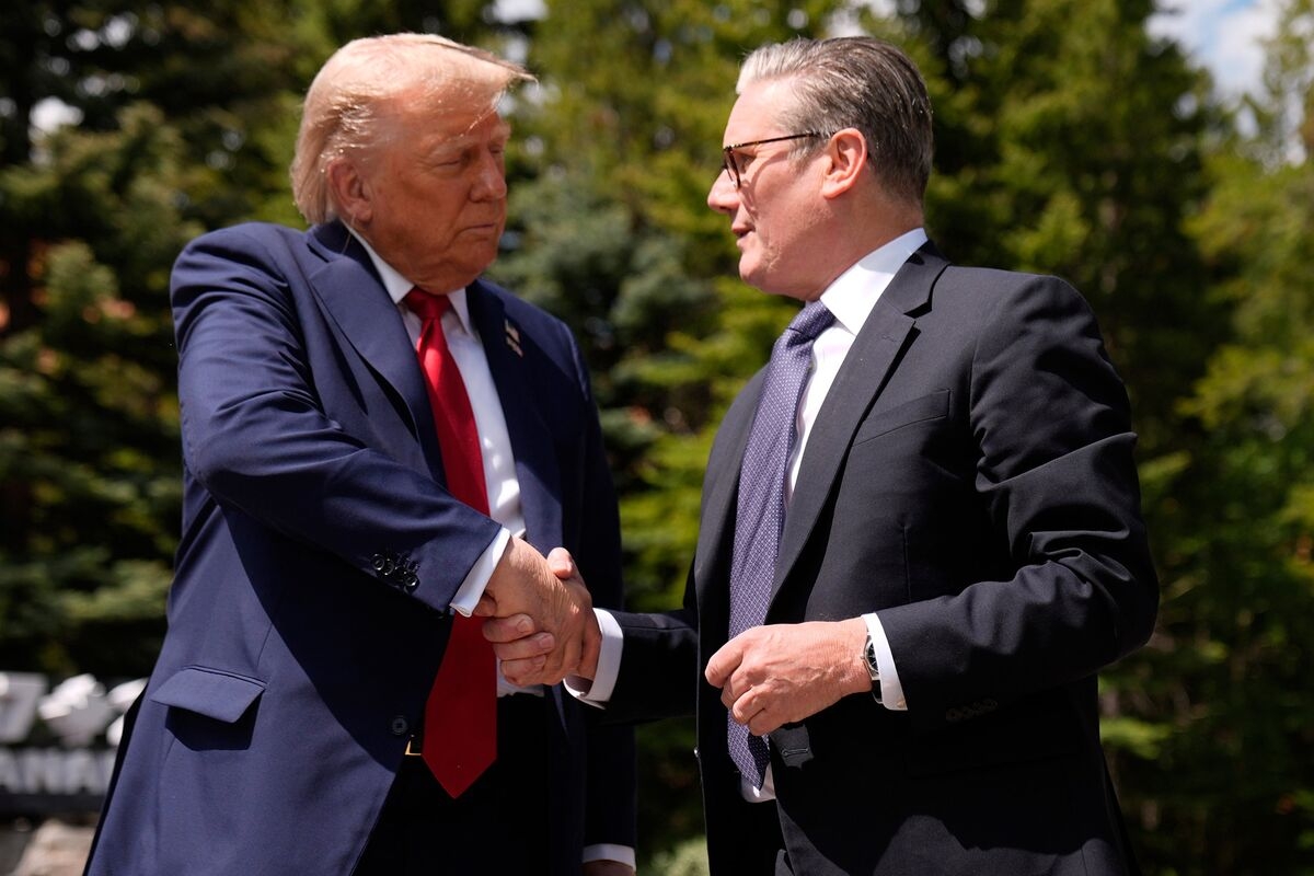 Starmer, Trump Agree to Implement Tariff-Cutting Trade Deal