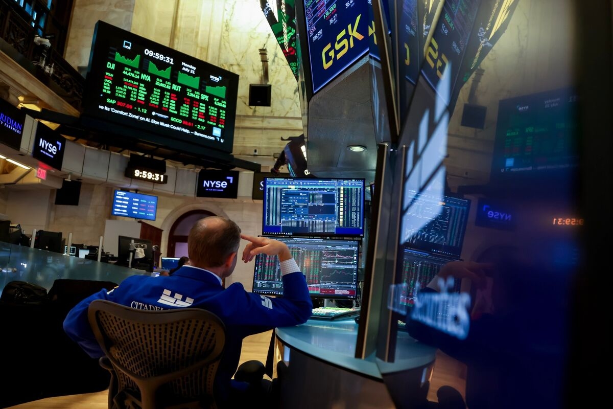 US Stock Rally Masks Traders' Nagging Tariff Concerns, Survey Show