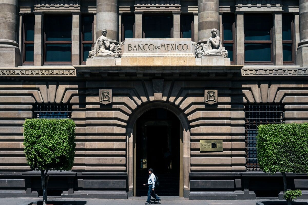 Banxico Cuts 2025 Growth Forecast to 0.1% and to 0.9% for 2026