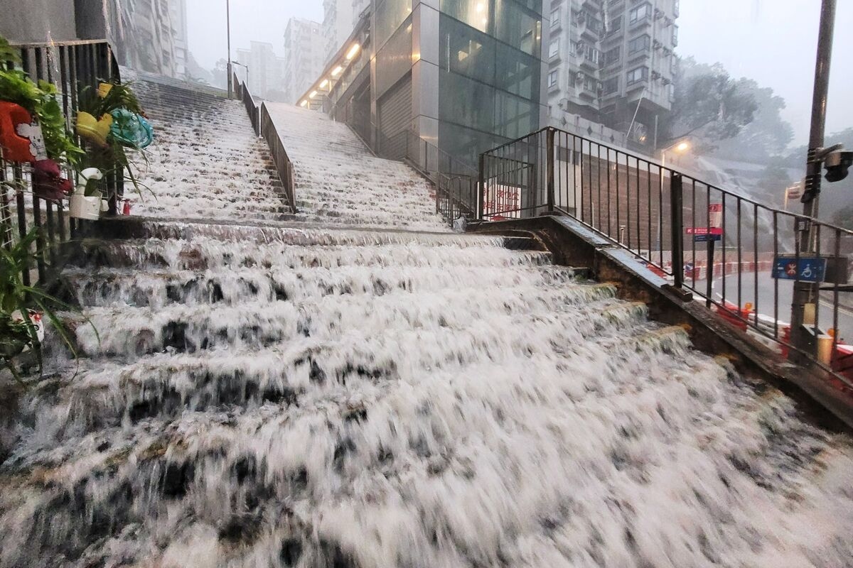 Hong Kong Issues Black Rain Warning as Storm Podul Passes City