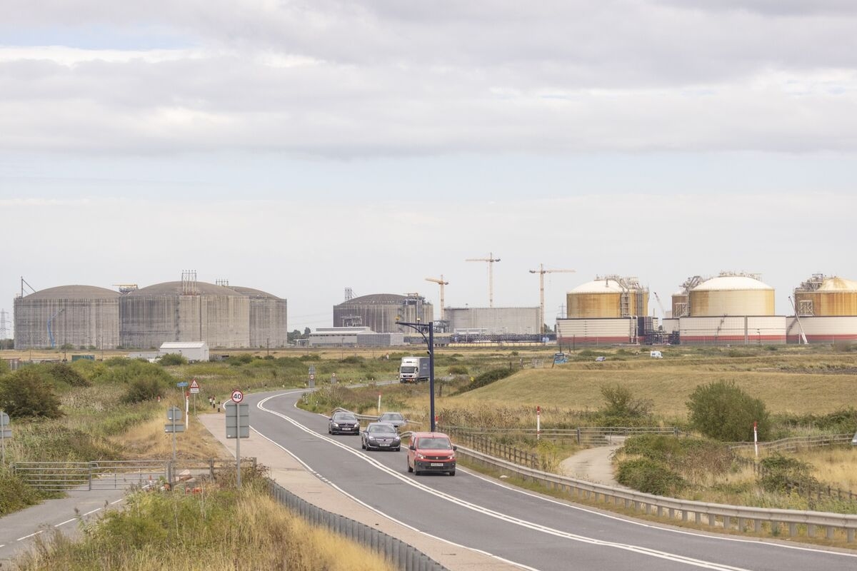 Omers-Igneo Group, Hong Kong's CKI Vie for UK Grain LNG Terminal
