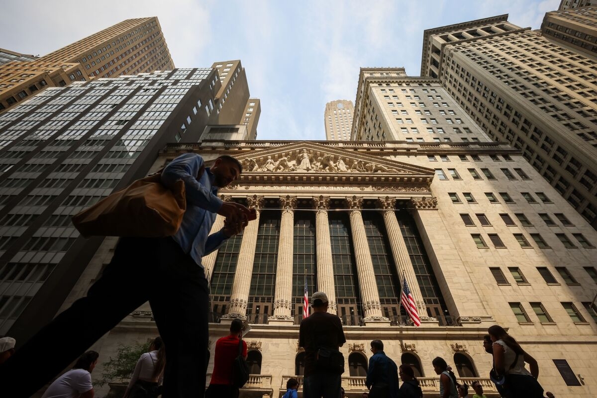 Wall Street Fears Hawkish Fed Will Trigger Stock Market Selloff