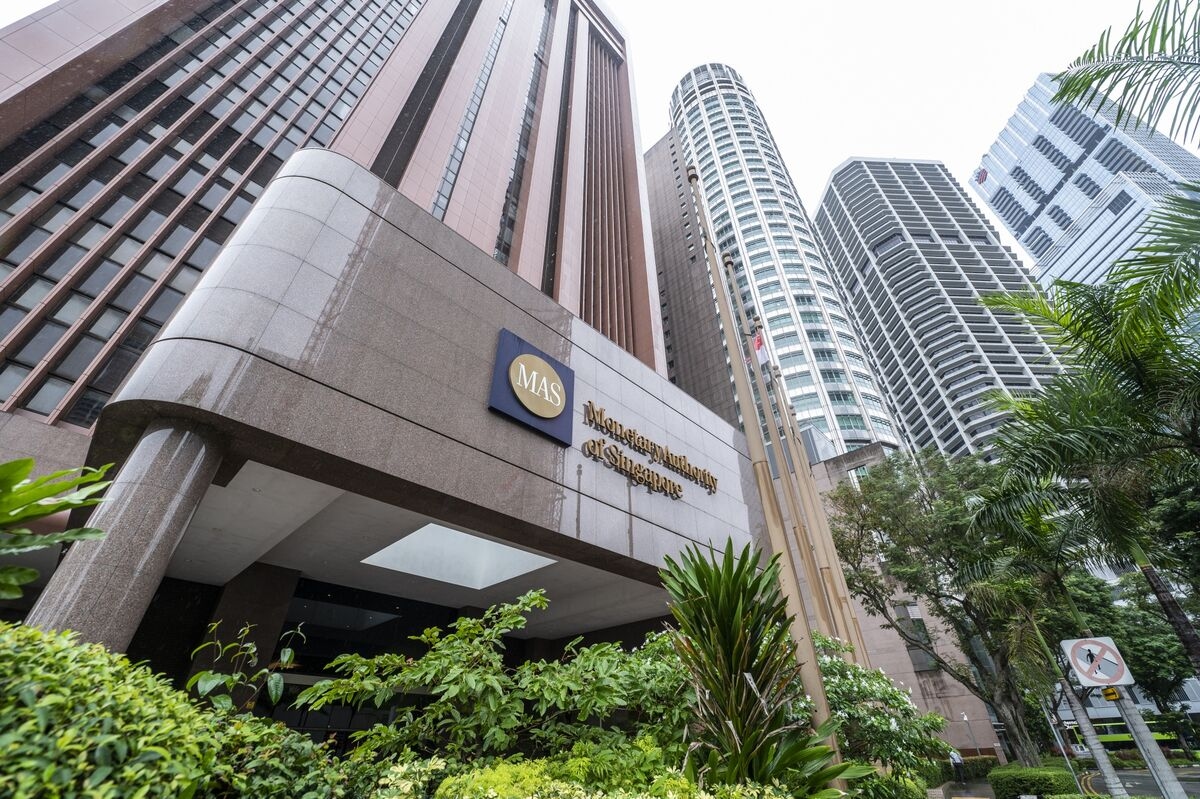 Singapore Set to Hold Policy as Economy Shows Tariff Resilience