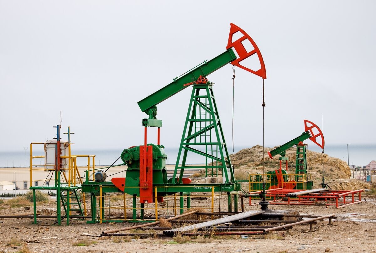Oil Starts Summer on Borrowed Time as OPEC+ Fuels Surplus Threat