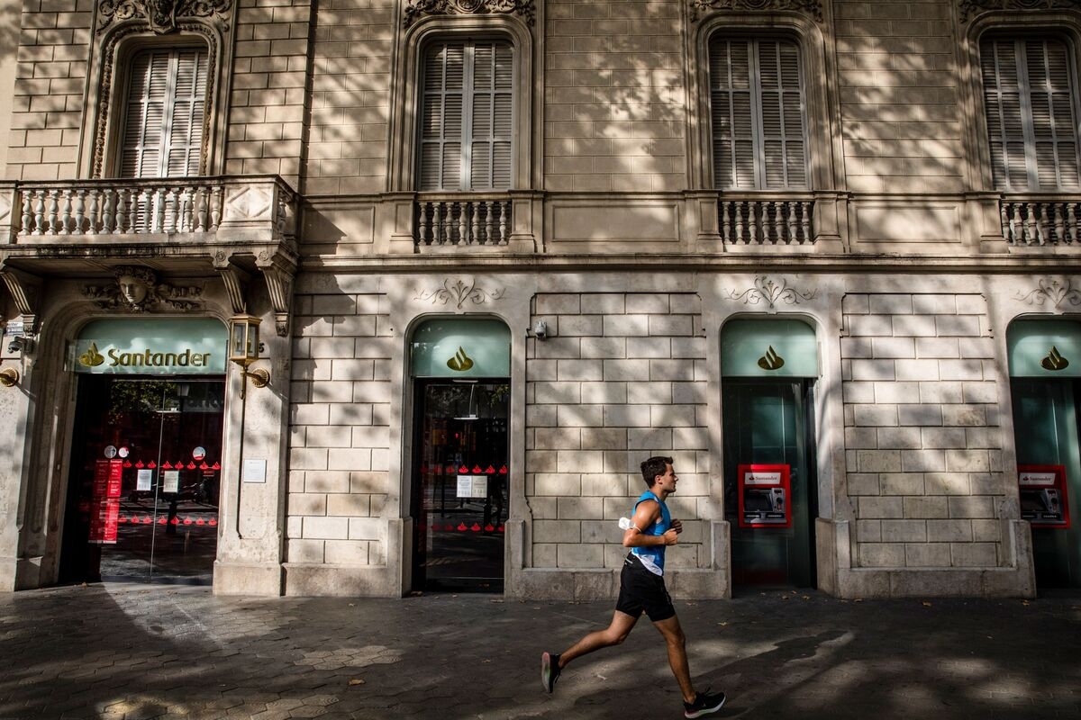 Spanish Banks Plan to Spread Windfall Tax Payment Over Full Year