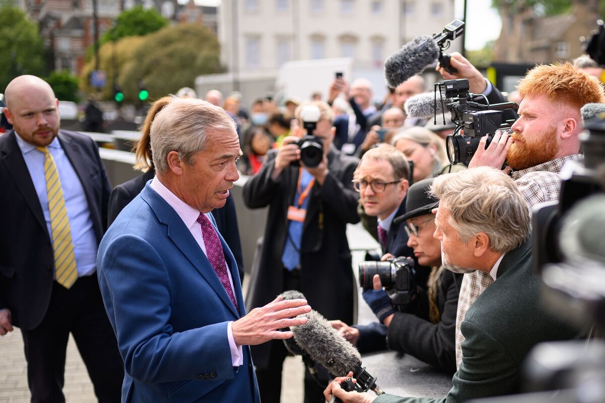 Reform UK's Farage to Vow Benefit Hikes in Attack on Starmer