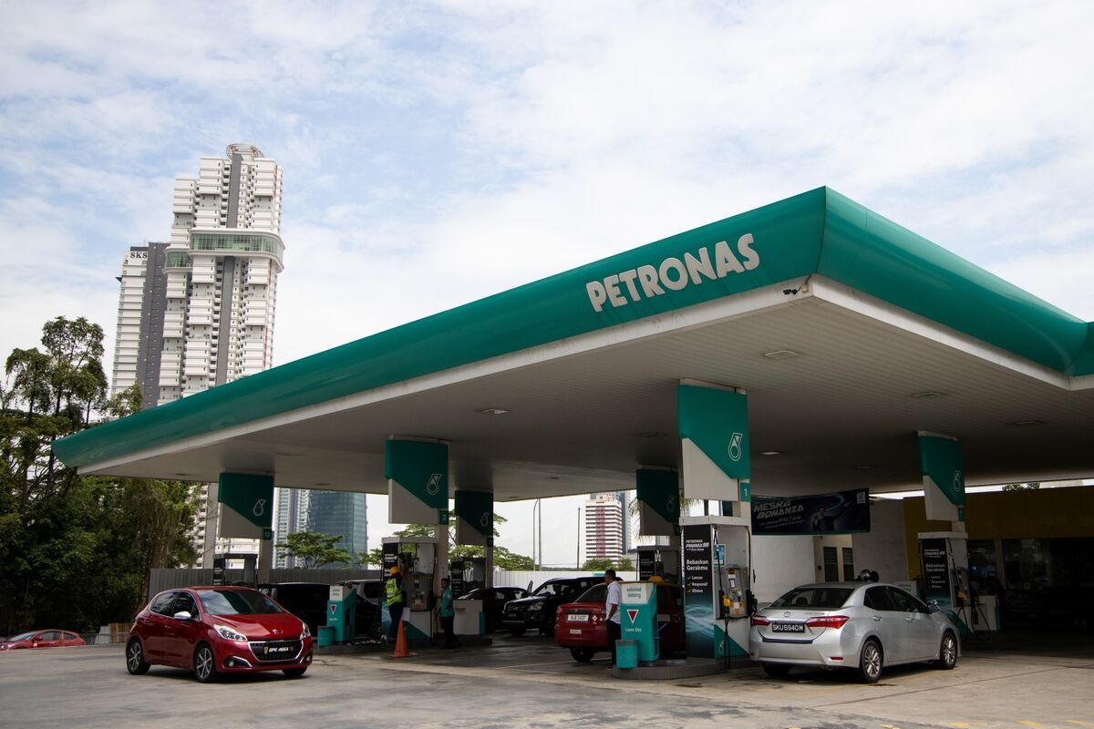 Petronas Yet to Finalize Gas Deal With Sarawak, Says Minister