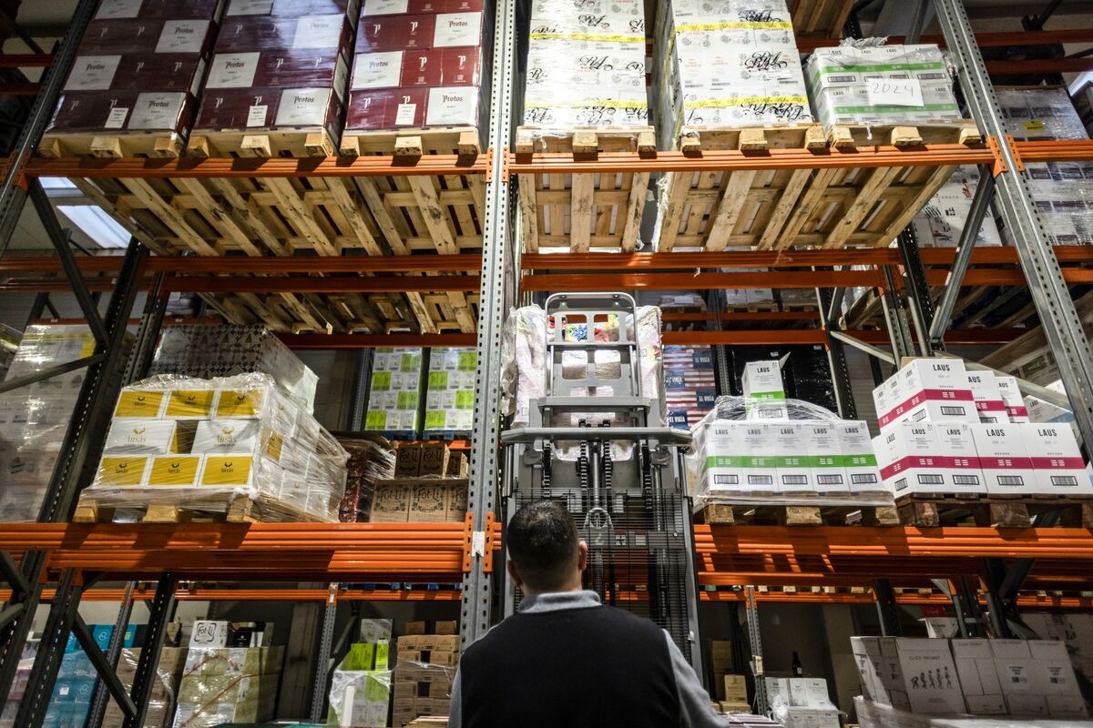 Euro-Zone Private Sector Near Stagnation on Global Uncertainty