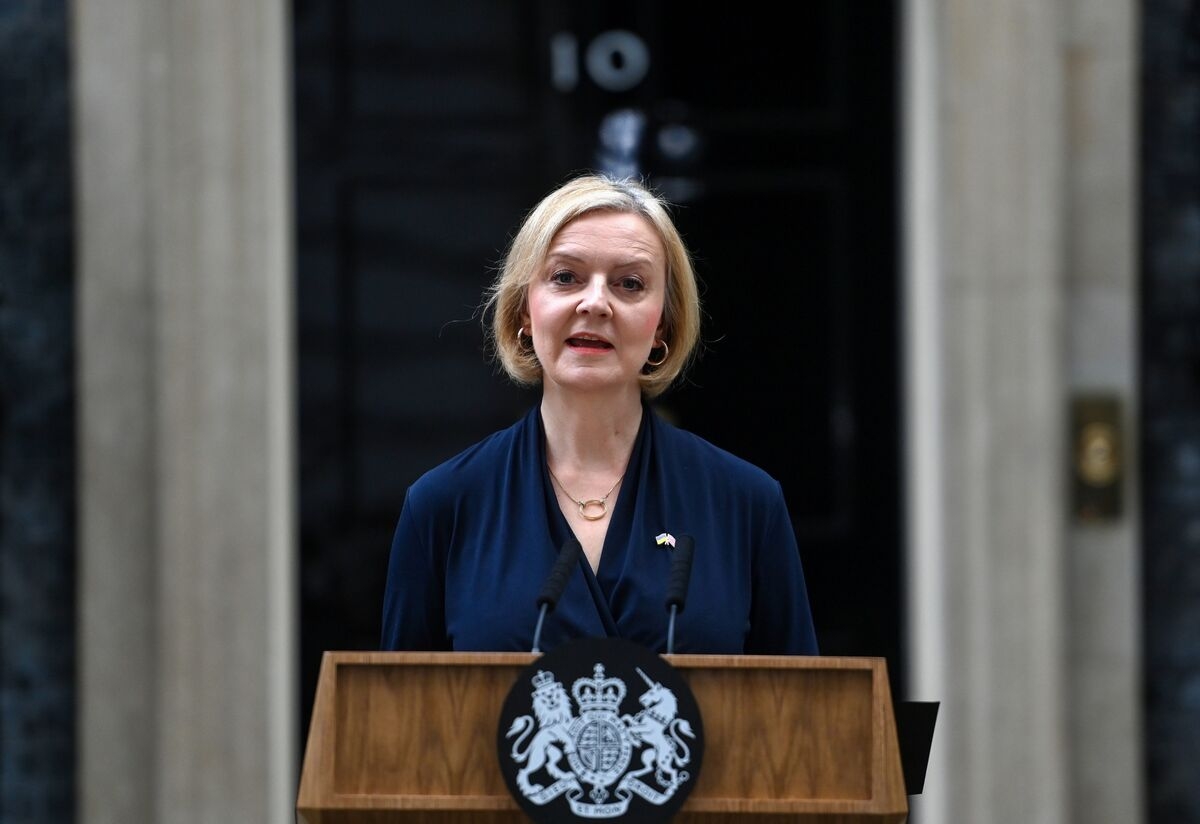 UK Tories Apologize for Truss Budget, Pledge Spending Restraint