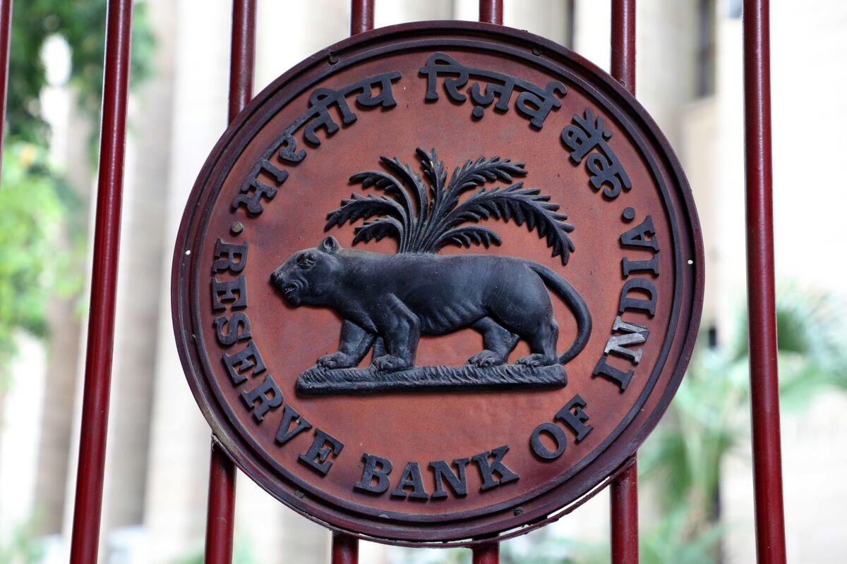 Indian Central Bank Drains $10 Billion to Lift Short-Term Rates