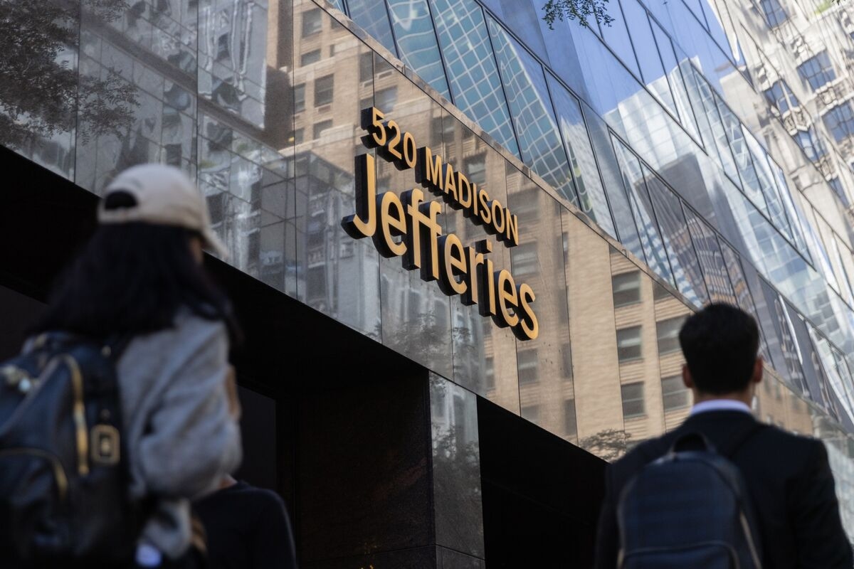 Jefferies Profit Slumps as Geopolitical Upheaval Hurts Deals