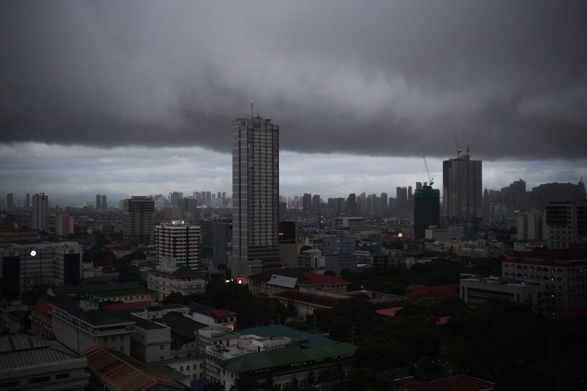 Philippines Suspends Work, Classes Due to Heavy Rains