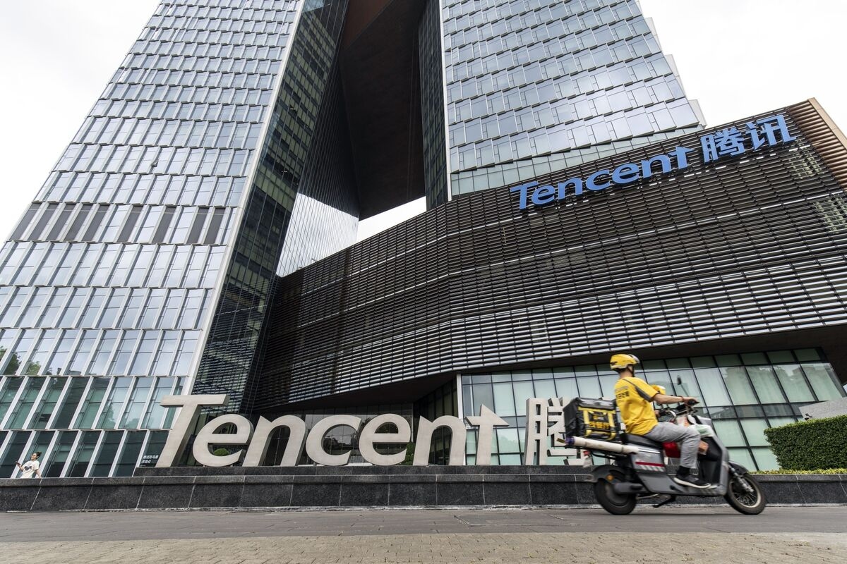 Chinese Investors Trim Exposure to Tencent After April Peak
