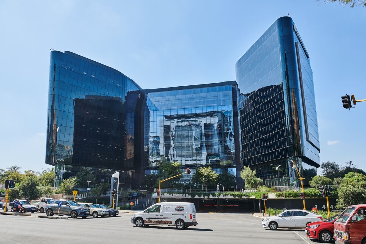 Anglo Platinum Declares Additional Dividend of $856 Million