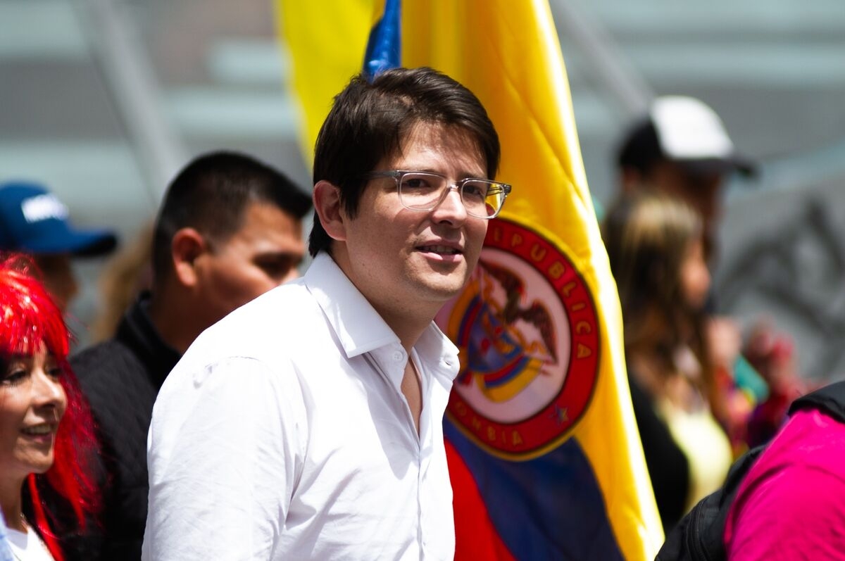Colombia Presidential Candidate Uribe Shot in Bogota: Semana