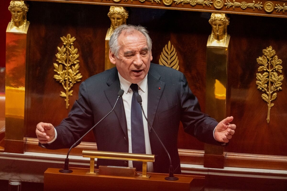 France's Government Risks Backlash With Stringent Budget Plan