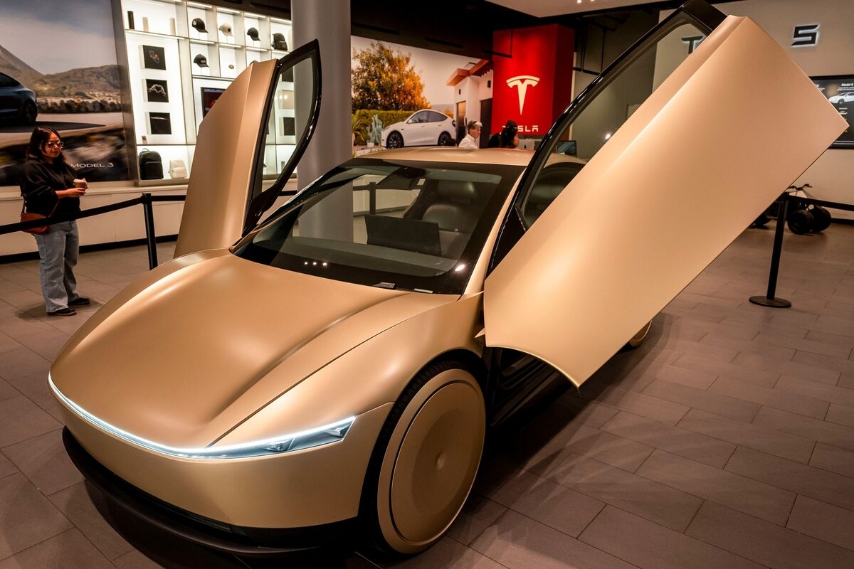 Tesla's Robotaxi Faces Key Month of Testing and Rollout