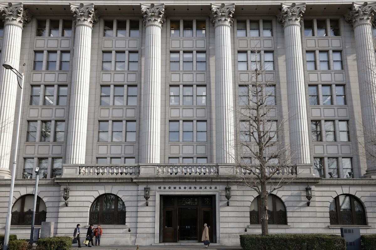 Meiji Yasuda Life to Shun Super-Long Japan Debt for Year or More