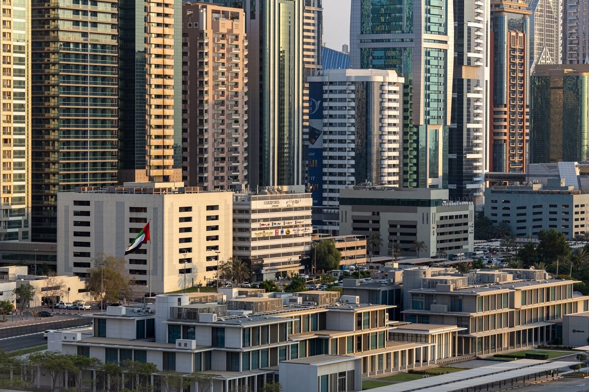 Dubai Real Estate Boom Sparks Investor Rush Despite Warnings