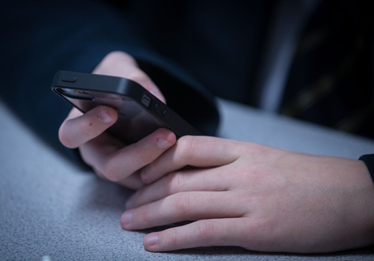 Meta Clashes With Apple, Google Over Child Age Check Legislation