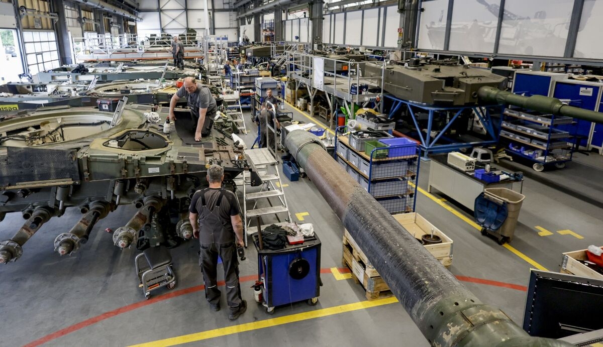 Czech Defense Ministry Approves Plan to Buy 44 Leopard Tanks