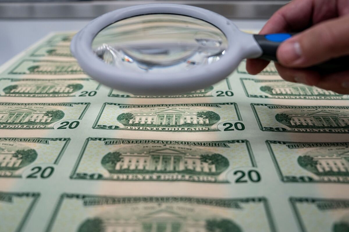 Dollar-Selling Is Becoming a Bubble, Which May Burst, HSBC Says