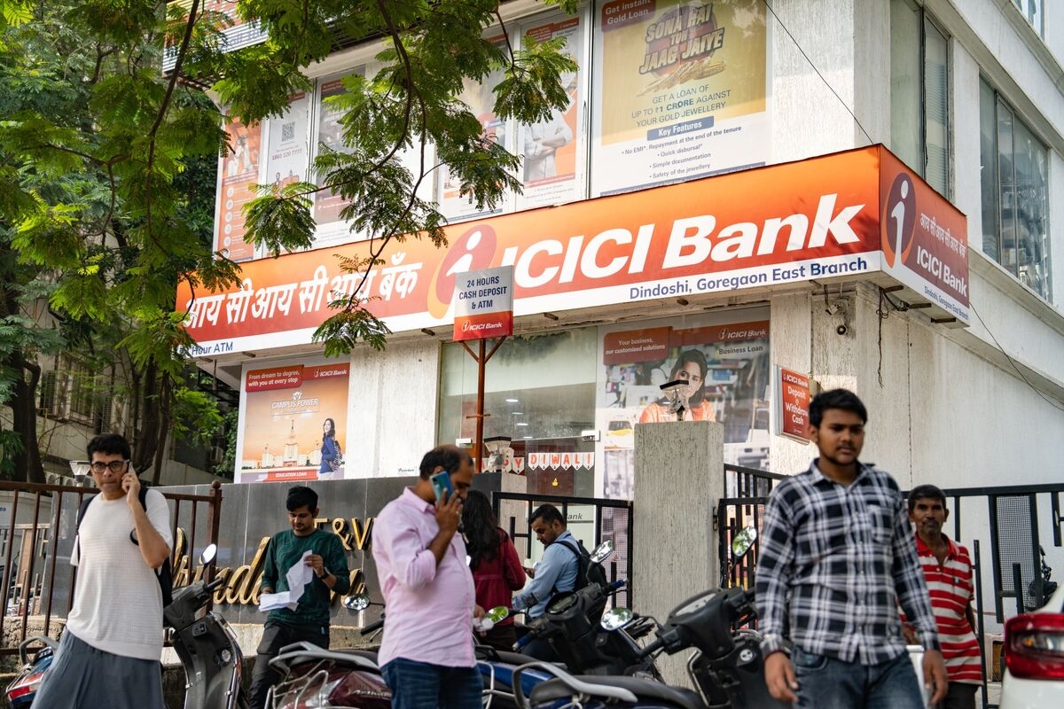 ICICI Is Said to Weigh Buying Additional Stake in Prudential JV