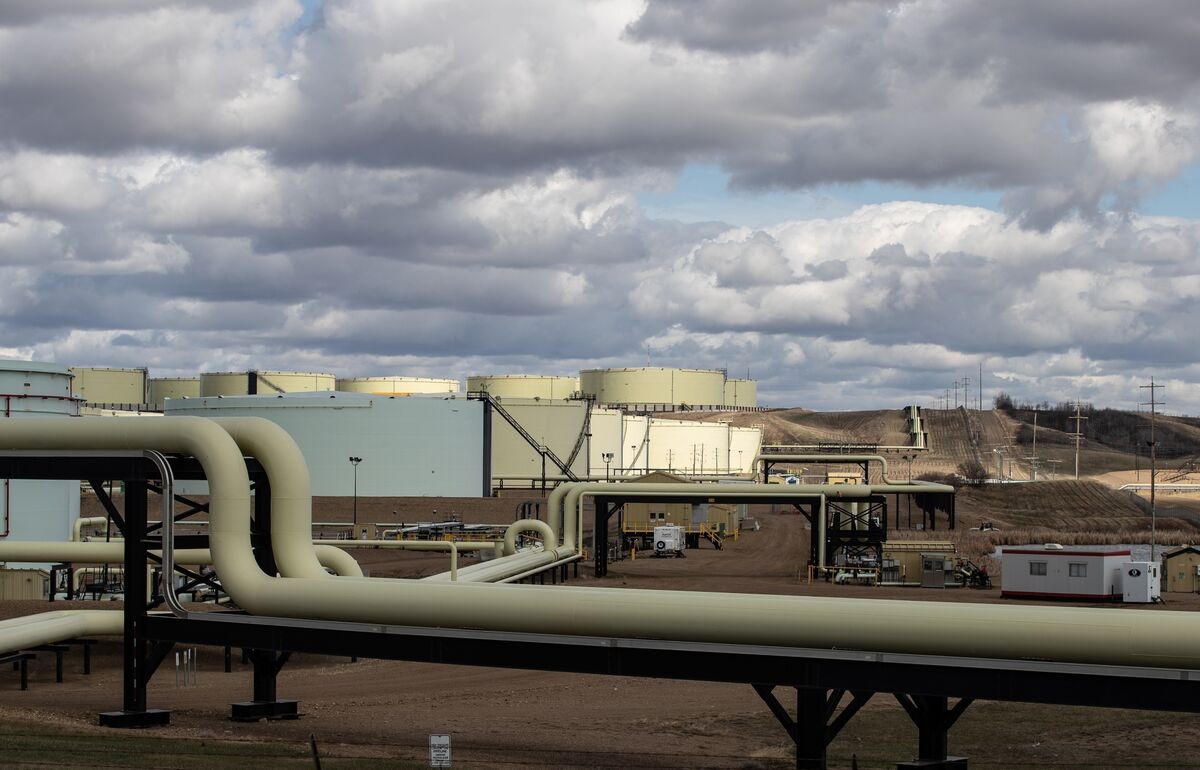 Oil's Plunge, Trade Wars Drive Drilling Land Sales Down in Western Canada