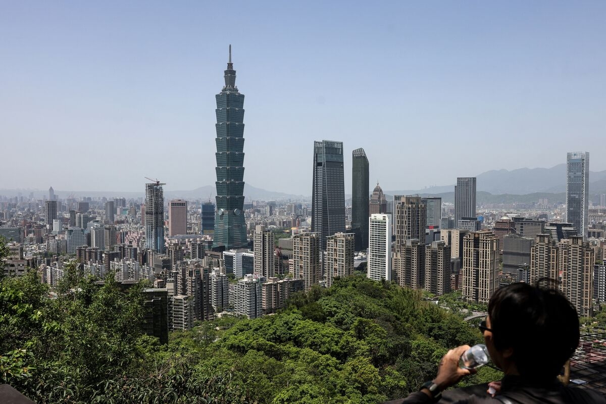 Taiwan Life Insurer Losses Swell to $1.2 Billion in May on FX