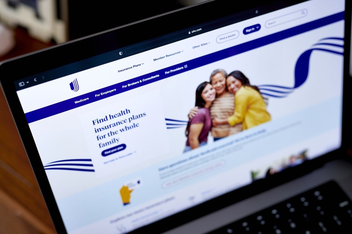UnitedHealth Falls After Report of Senate Probe Into Billing