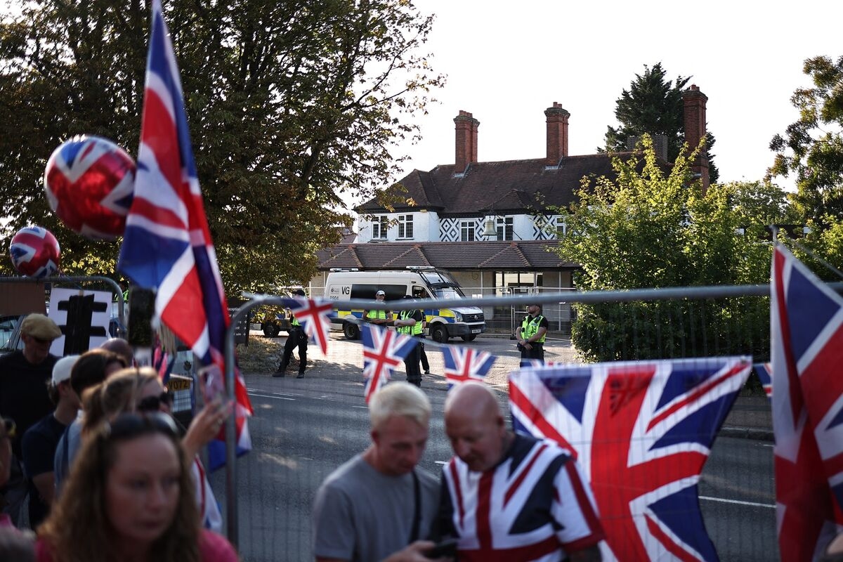 Starmer Faces Fresh Crisis After Court Ruling on Asylum Hotel
