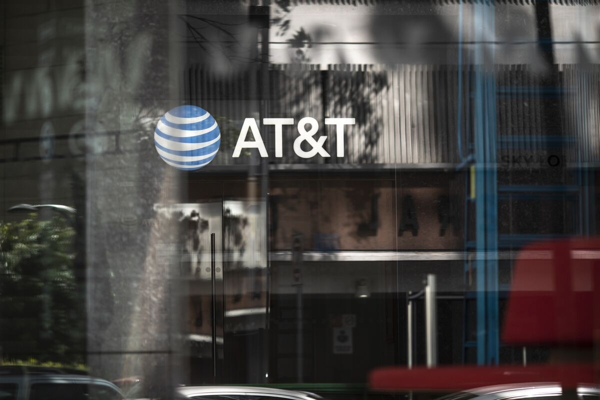 AT&T Seeks More Than $2 Billion for Mexico Mobile Unit