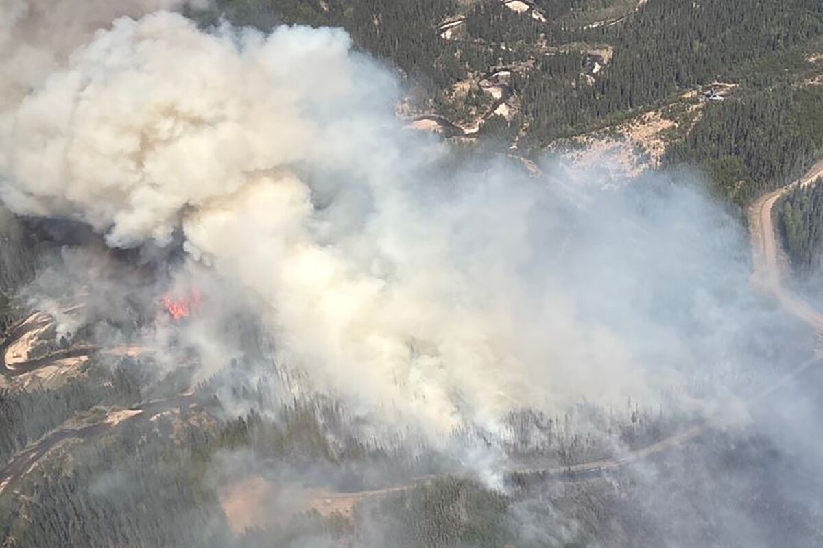 Wildfires Erupt Near Alberta Oil Well Sites as Temperatures Rise