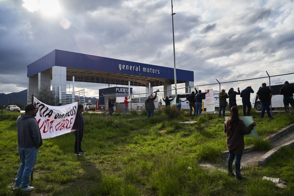GM Workers at Mexican SUV Plant Vote to Join Carlos Leone Union