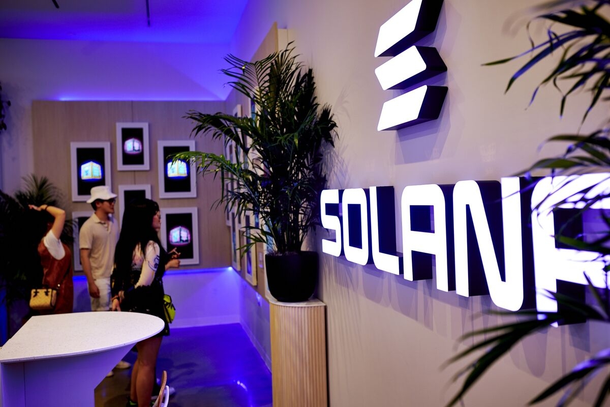 A 325% Stock Surge Greets a Tiny Company's Strategy to Buy Solana