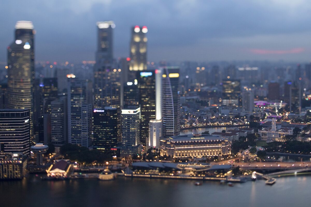 Bonus Time at Singapore's DBS Puts CEO Transition Into Focus