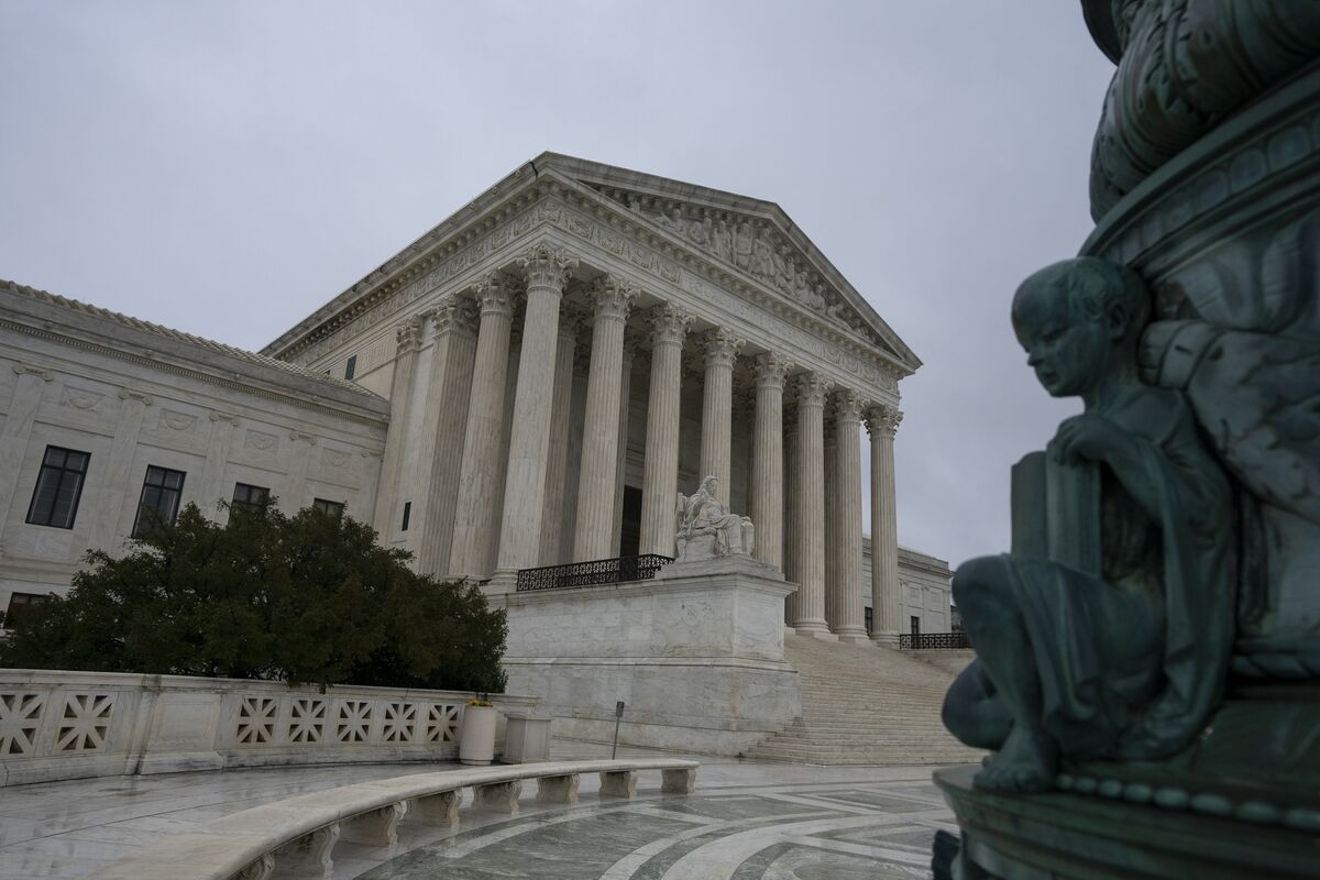 Supreme Court Lets Trump Strip 500,000 Migrants of Legal Status